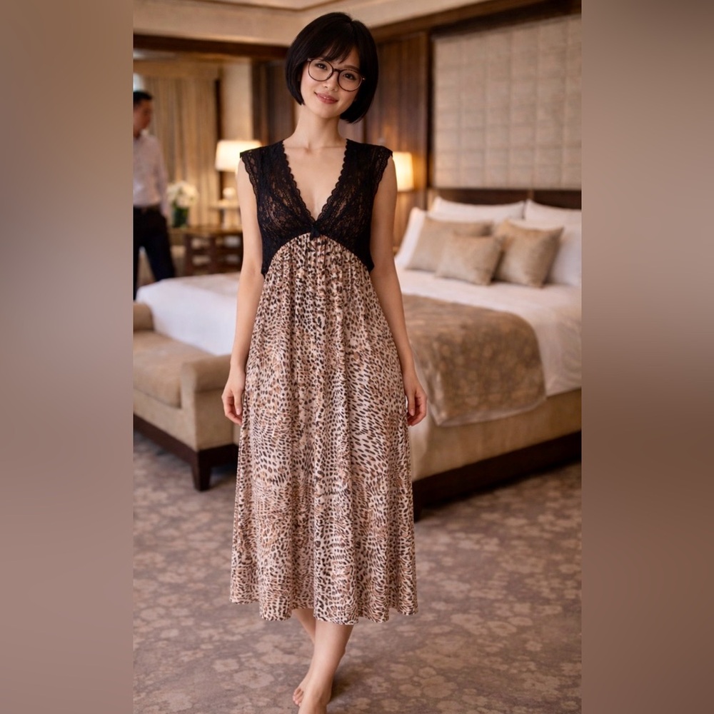 Oscar de la Renta Black Lace Top & Leopard Print Midi-Length Nightgown